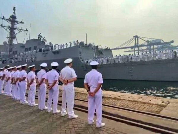 Kodaeral III Sambut Kapal Perang Amerika USS John Finn