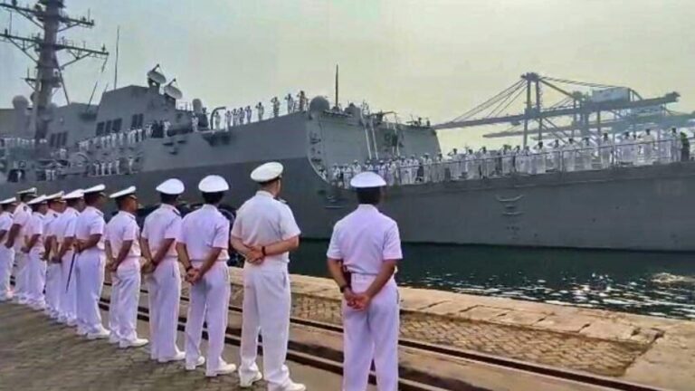 Kodaeral III Sambut Kapal Perang Amerika USS John Finn