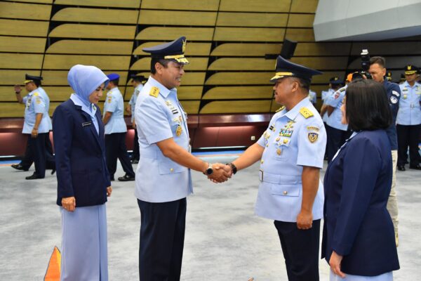 Jelang Purna Tugas, Marsda TNI I Made Susila Serahkan Jabatan Danseskoau kepada Kasau
