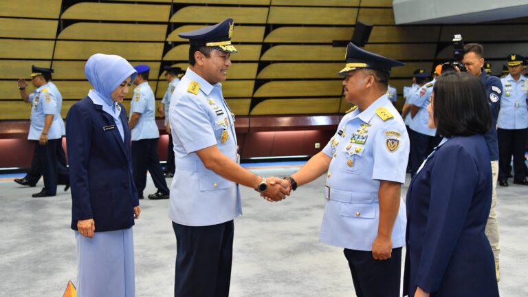 Jelang Purna Tugas, Marsda TNI I Made Susila Serahkan Jabatan Danseskoau kepada Kasau