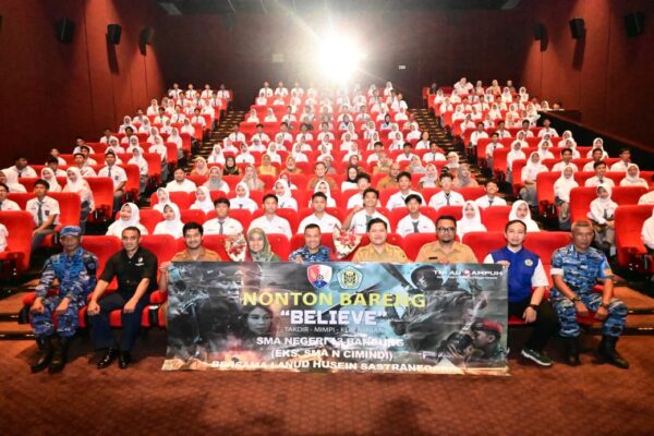 Tumbuhkan Semangat Bela Negara, Lanud Husein Sastranegara Ajak Siswa SMAN Cimindi Bandung Nobar Film Believe