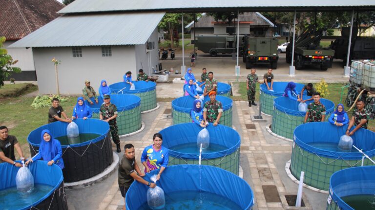 Tebar Ribuan Bibit, Yonko 464 Kopasgat Optimalkan 12 Kolam Lele untuk Ketahanan Pangan