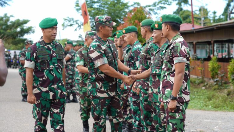 Hadir Sebagai Motivator Menuju Pembaharuan Pendidikan Pangdam Dukung Rindam XVIII/Kasuari