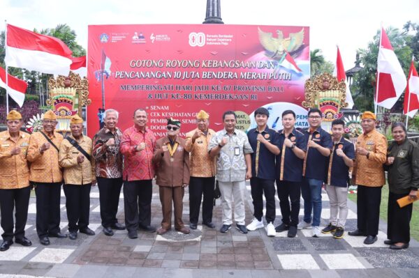 Ditjen Polpum Kemendagri Luncurkan Gerakan Pembagian 10 Juta Bendera Merah Putih di Denpasar