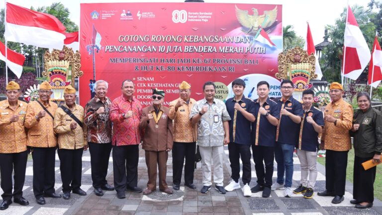 Ditjen Polpum Kemendagri Luncurkan Gerakan Pembagian 10 Juta Bendera Merah Putih di Denpasar