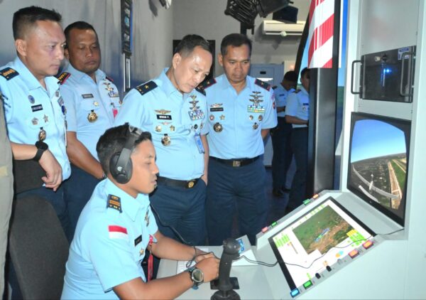 TNI AU Sosialisasikan Pembinaan Profesi Penerbang dan Navigator serta Pola Hidup Sehat di Lanud Supadio dan Adisucipto