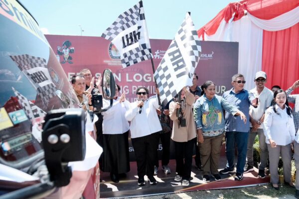 Lepas Distribusi Logistik PSU, Wamendagri Ribka Haluk Minta Provinsi Papua Jadi Teladan Demokrasi