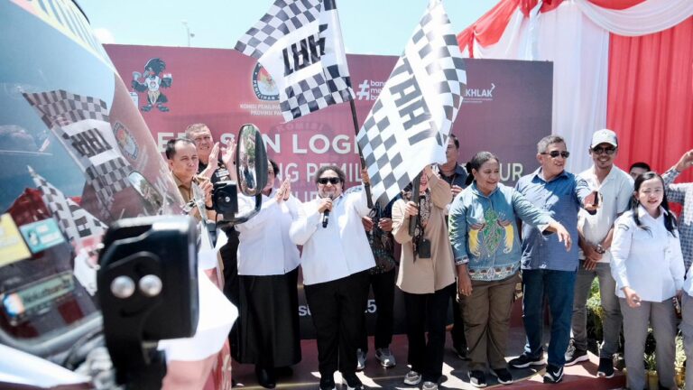 Lepas Distribusi Logistik PSU, Wamendagri Ribka Haluk Minta Provinsi Papua Jadi Teladan Demokrasi