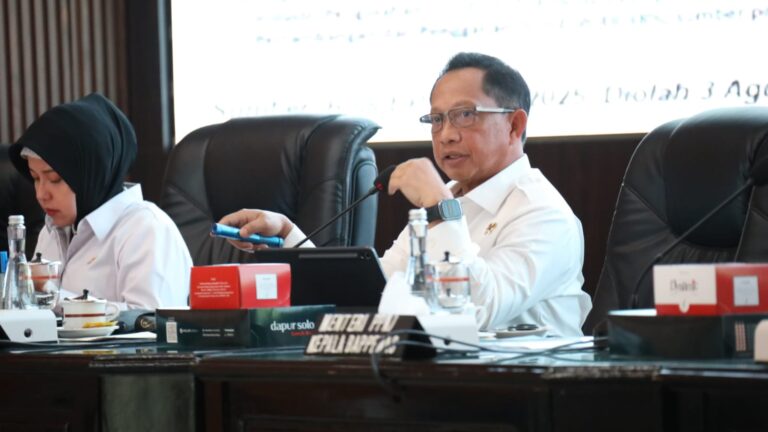 Tingkatkan Daya Beli, Sistem Ekonomi di Papua Dalam Kondisi Kritis, Mendagri Pacu 3 Provinsi di Papua dan Menginstruksikan Para Pemda