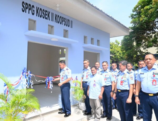 TNI AU Resmikan SPPG Kosek II Makassar, Distribusikan 3.231 Paket Makanan Bergizi Gratis
