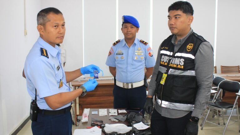 Personel Lanud RSN dan Avsec Gagalkan Penyelundupan 2 Kg Sabu di Bandara SSK II Pekanbaru