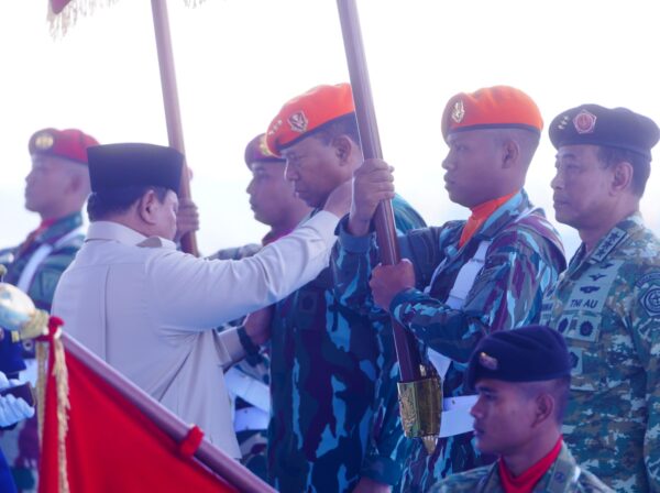 Presiden RI Lantik Pangkorpasgat dan Pangkohanudnas