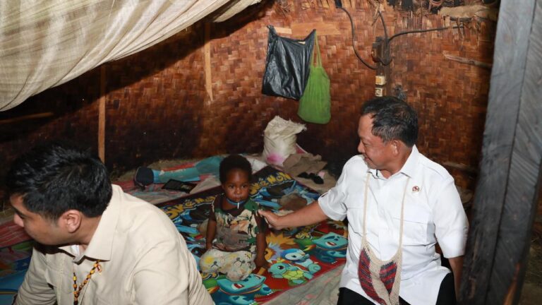 Sukseskan Program Pembangunan Rumah di Papua Pegunungan, Mendagri dan Menteri PKP Cek Langsung Kondisi Rumah Masyarakat