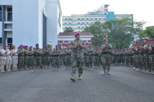 Prajurit dan PNS Denma Mako Kormar Meriahkan Tasyarukan Valor Korps Marinir