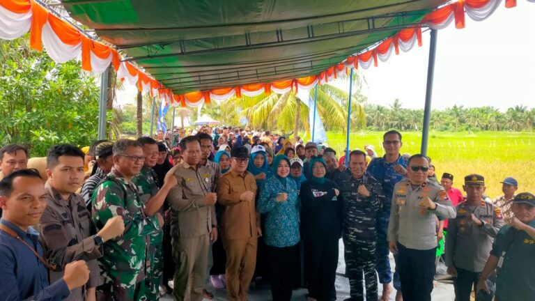 Lanud Supadio dan Forkopimda Kubu Raya Panen Padi, Perkuat Ketahanan Pangan