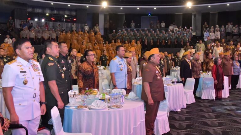 Acara Peringatan Hari Veteran Nasional di Balai Sarbini, Penganugerahan Bintang LVRI kepada Para Purnawirawan TNI