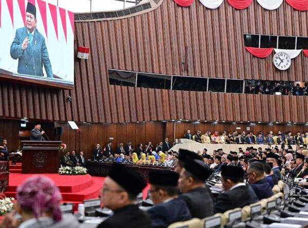 Pada Sidang Tahunan MPR RI dan Sidang Bersama DPR – DPD RI 2025, Panglima TNI bersama dengan Wakil Panglima TNI dan Kepala Staf Angkatan Turut Hadir