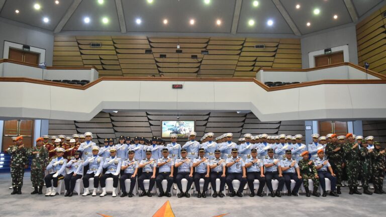 KASAU Apresiasi Kontingen Pasukan Upacara TNI AU pada HUT ke-80 RI di Istana Merdeka