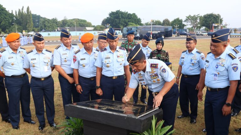 Gubernur AAU Resmikan Fasilitas Baru dan Tanda Tangani Prasasti Pesawat F-86 Sabre
