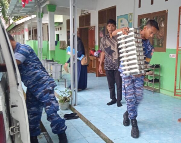 SPPG Lanud BNY Salurkan 3.498 Makan Bergizi Gratis untuk Siswa di Transkimau