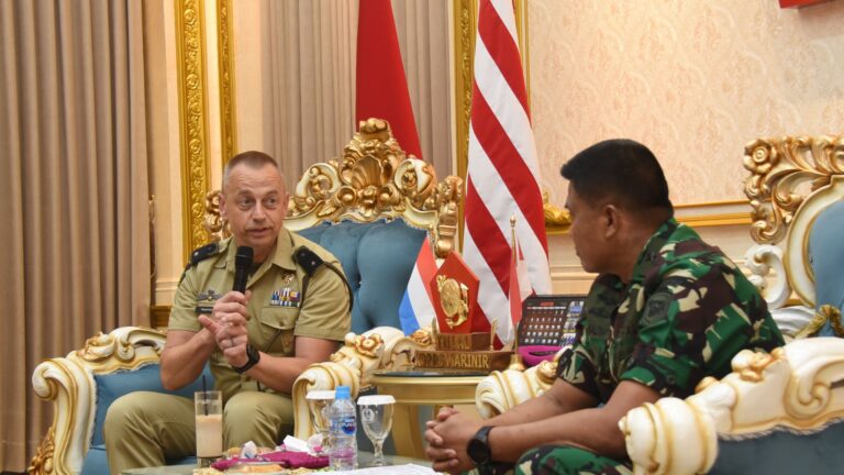 Kas Kormar Menerima Kunjungan Kehormatan Komandan Marinir Kerajaan Belanda