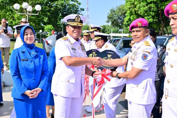 Perkuat Rantis Korps Marinir, KASAL Serahkan Empat Mobil Maung Kepada Kas Kormar