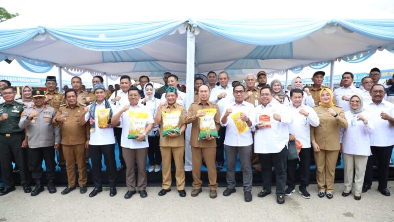 Buka Gerakan Pangan Murah di Kendari, Mendagri Tekankan Intervensi Stok Beras untuk Kendalikan Inflasi