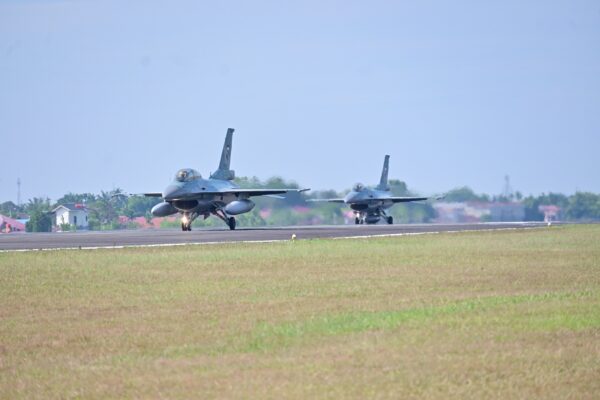 Dogfight F-16 TNI AU dan F-35 RAAF Warnai Latihan Elang Ausindo 2025