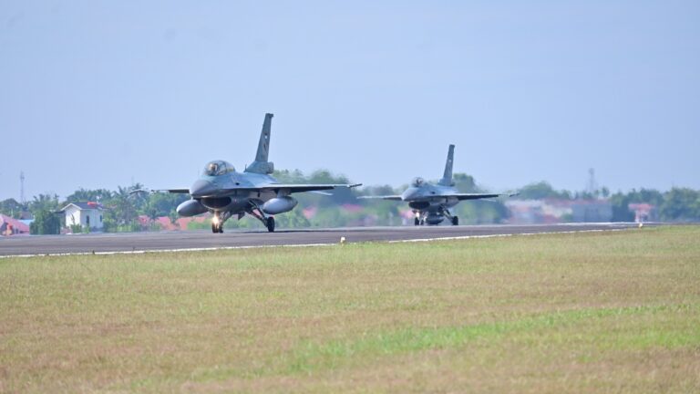 Dogfight F-16 TNI AU dan F-35 RAAF Warnai Latihan Elang Ausindo 2025
