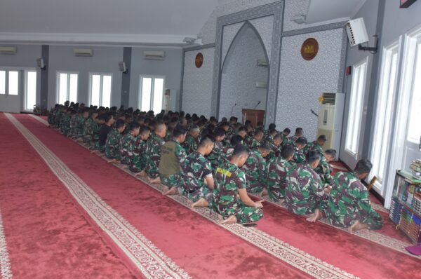 Kas Kormar Ajak Doa Bersama Prajurit Korps Marinir, Wujudkan Perlindungan Dalam Aksi Pengamanan Demo.