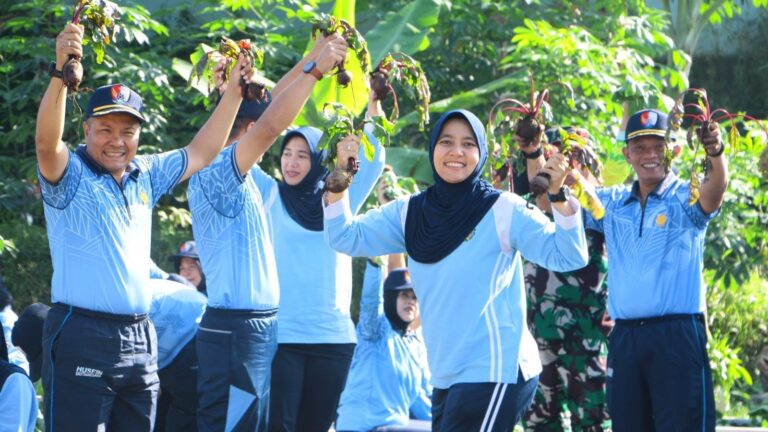 Lanud Husein Sastranegara Panen Sayuran, Perkuat Program Ketahanan Pangan Nasional