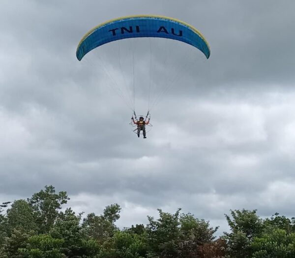 Atraksi Paramotor Lanud J.A. Dimara Semarakkan HUT Ke-80 RI di Merauke
