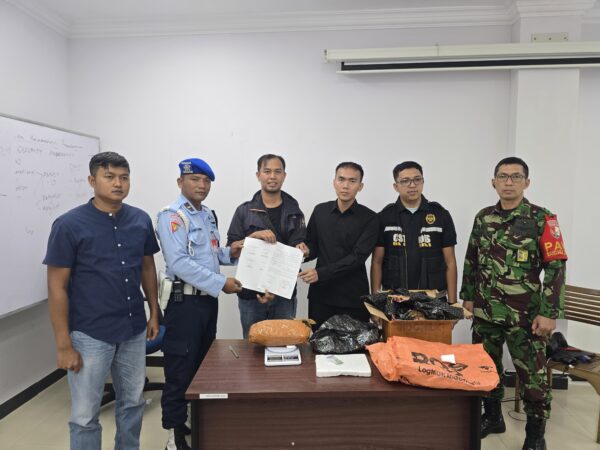Personel Lanud RSN Gagalkan Pengiriman Narkotika di Bandara SSK II