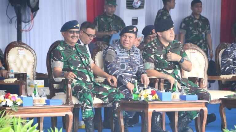 Wakasau Hadiri Penyambutan KRI Brawijaya-320