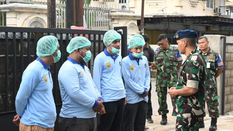 Danlanud Supadio Tinjau Dapur SPPG, Pastikan Ribuan Porsi MBG Siap Didistribusikan