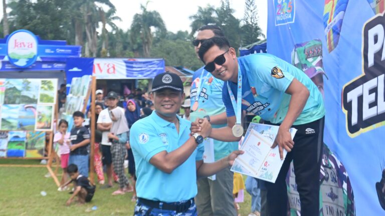Personel Lanud Adi Soemarmo Rebut Juara I Paralayang Panglima TNI dan Telomoyo Cup IX 2025