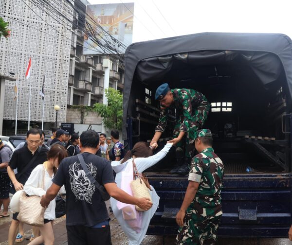 Lanud I Gusti Ngurah Rai Evakuasi Korban Terdampak Banjir di By Pass Ngurah Rai Bali