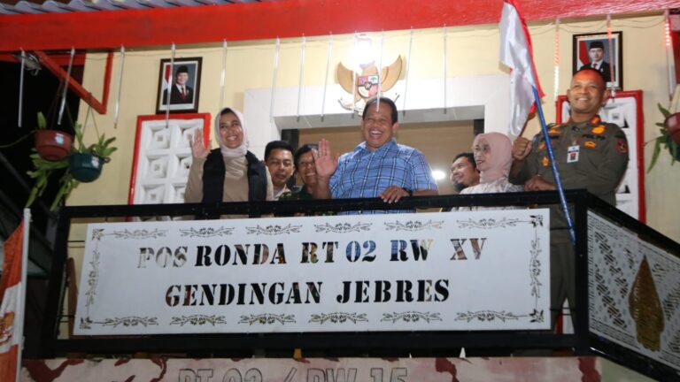 Irjen Kemendagri Monitor Langsung Pelaksanaan Siskamling di Surakarta