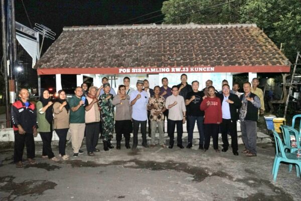 Laksanakan Arahan Mendagri, Dirjen Bina Bangda Kemendagri Tinjau Pos Kamling di Sleman