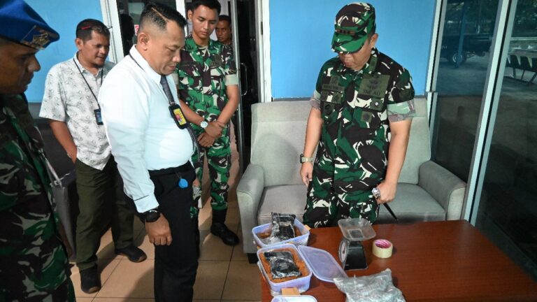 Personel Lanud SIM Gagalkan Penyelundupan Narkotika di Kargo Bandara SIM