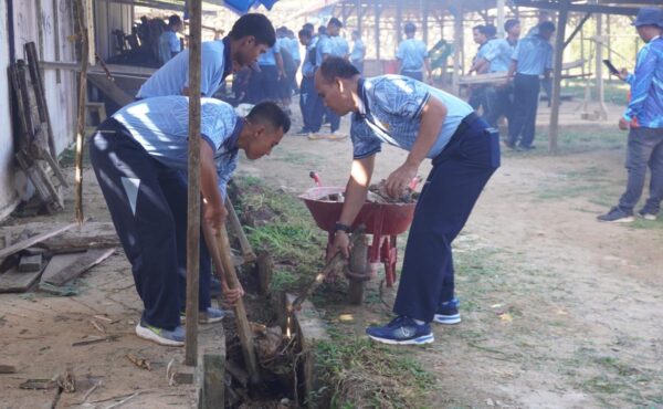 Lanud Haluoleo Gelar Aksi Bersih Pasar Ambaipua Sambut HUT ke-80 TNI