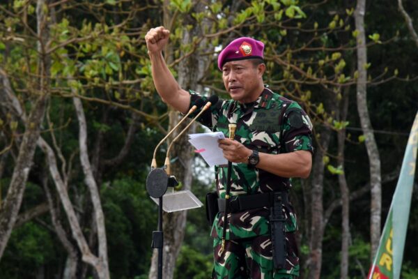 Komandan Kodikmar Pimpin Langsung Penutupan Pendidikan Komando (Dikko) Marinir 176