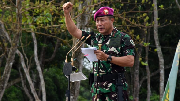 Komandan Kodikmar Pimpin Langsung Penutupan Pendidikan Komando (Dikko) Marinir 176