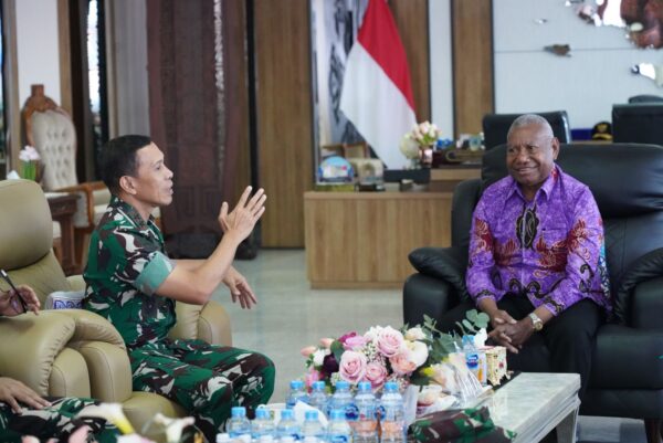 Sinergi Pemimpin Papua Barat: Gubernur dan Pangdam XVIII/Kasuari Bahas Kolaborasi untuk Pembangunan Daerah