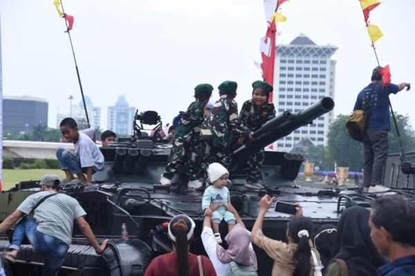 Korps Marinir Pamerkan Alutsista Unggulan di TNI Fair Monas 2025