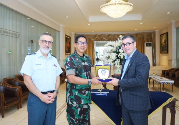 Wagub AAU Terima Kunjungan Delegasi Royal Military College Saint-Jean Canada