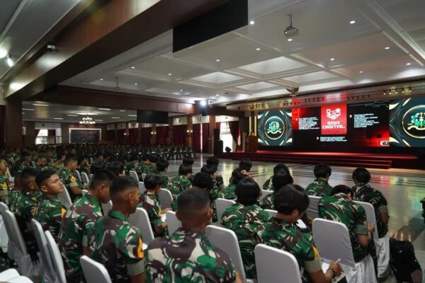 Dankodiklatad Beri Pengarahan kepada Taruna Akmil Tingkat II dan III
