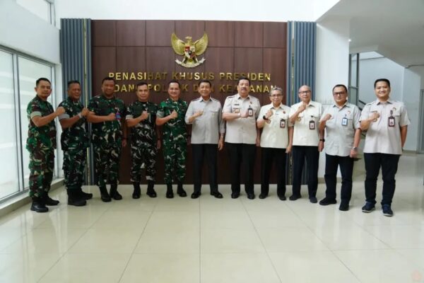 Asrenum Panglima TNI Anjangsana kepada Jenderal TNI (Purn) Wiranto