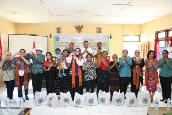 Kunjungi Posyandu di Ngada NTT, Yane Bima Arya Gaungkan Semangat Indonesia Emas 2045