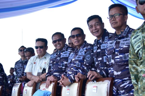 Pangkormar Tinjau Geladi Bersih Upacara Penganugerahan Tanda Kehromatan dan Sailing Pass HUT ke-80 TNI